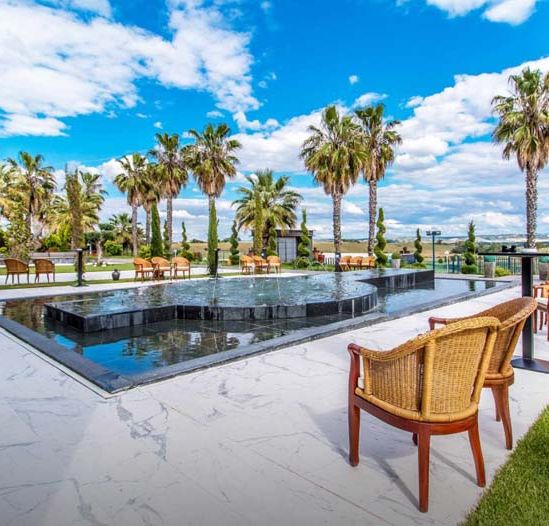 Palmeral Resort piscina y sillas